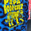 chaqueta bomber azul electrico con estampado animal print de talla unica y corte oversize con estampado de tigre en amarillo creacion de pepa rodriguez, moda gallega