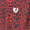 Camiseta de manga larga con estampado animal print rojo y negro. Diseño con corazón partido delantero para marcar la diferencia creación de Pepa Rodríguez