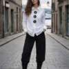 camisa con decoracion en la parte delantera estilo erizos que le dan un toque elegante y diferente