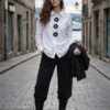 camisa con decoracion en la parte delantera estilo erizos que le dan un toque elegante y diferente