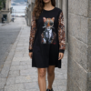 vestido midi negro con mangas y diseño de leopardo en el pecho que la hace más rebelde y único un diseño muy pepa rodriguez