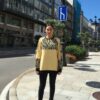 sudadera de corte unisex en talla única color amarillo con estampado zebreado en otra tela que la hace única y diferente