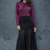 conjunto de ropa para chica de prpa rodriguez , camiseta de manga larga estampada en animal print rosa fucsia y falda doble tela negra midi