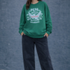 Sudadera verde para mujer con estampado gráfico Pepa Rodríguez y corte casual