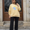 Sudadera de algodón en color amarillo con estampado delantero y espalda