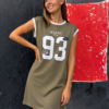 vestido estilo camiseta color verde militar de corte recto