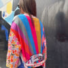 Kimono largo estampado multicolor parte trasera para mujer con diseño boho chic, mangas estampadas y corte fluido combinado con vestidos o vaqueros